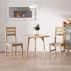 Cet élégant ensemble de chaises de salle à manger en bois saura attirer l'attention dans votre cuisine ou salle à manger. Les ...