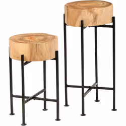 Notre ensemble de 2 tables d'appoint sera un supplément intemporel à la décoration de votre intérieur. Fabriquées en bois d'a ...