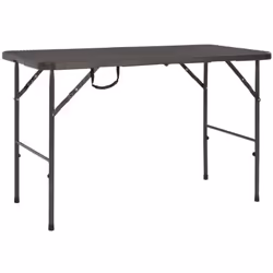 Cette table de jardin sera un excellent supplément à votre espace de vie extérieur. Avec un cadre robuste en acier, la table  ...