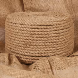 Cette corde de jute est très populaire dans divers domaines grâce à son application universelle. Elle est idéale pour une uti ...