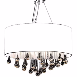 Ce magnifique lustre avec 85 cristaux différents et 3 lampes est entièrement composé de métal et de cristaux de verre véritab ...