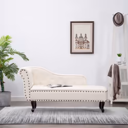 Se détendre sur cette chaise longue chesterfield antique à finition blanche crème est un pur plaisir et confort. Le design él ...