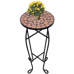 Cette table pour plantes a un dessus de table en mosaïque résistant aux intempéries et des pieds courbes élégants. Elle devie ...