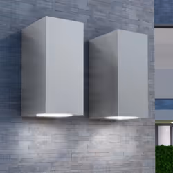 Ce jeu de 2 appliques murales a une conception moderne et minimaliste. Fabriquée en aluminium avec une apparence en acier ino ...