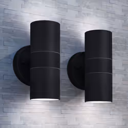 Cette lampe murale d'extérieur élégante a un design discret et moderne. Fabriquée en acier inoxydable, cette applique amélior ...