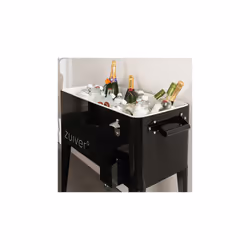 Ce meuble-bar réfrigérant avec un revêtement en tôle de fer est aussi fonctionnel qu'esthétique . Il est moderne et possède d ...
