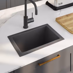 Profitez de l'avantage de notre évier haut de gamme au design contemporain épuré. Le bol rectangulaire à finition soyeuse et ...