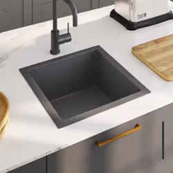 Profitez de l'avantage de notre évier haut de gamme au design contemporain épuré. Le bol carré à finition soyeuse et satinée ...