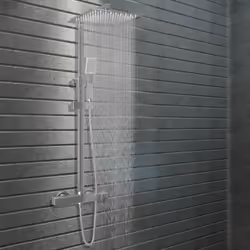 Cet ensemble de douche à deux pommes de douche avec thermostat est la solution idéale pour une expérience de douche luxueuse  ...