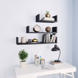 Cet ensemble de 3 étagères en bois combine le style avec la fonctionnalité. Simple mais élégant, cet ensemble est une excelle ...
