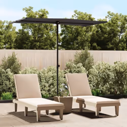 Ce parasol d'extérieur est parfait pour créer de l'ombre et vous protéger des rayons UV nocifs. Fabriquée en polyester anti-U ...
