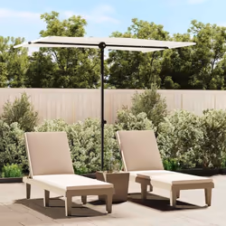 Ce parasol de jardin à toit plat est parfait pour créer de l'ombre et vous protéger des rayons UV nocifs. Fabriquée en polyes ...