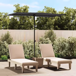 Ce parasol de jardin à toit plat est parfait pour créer de l'ombre et vous protéger des rayons UV nocifs. Fabriquée en polyes ...