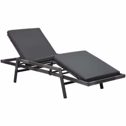 Cette chaise longue en résine tressée de qualité combine élégance et fonctionnalité et deviendra le point central de votre ja ...