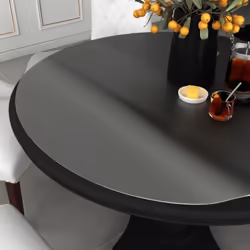 Ce protecteur de table ronde, d'une épaisseur de 2 mm, convient aux tables et aux sols à l'intérieur de la salle à manger, du ...