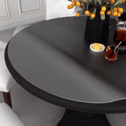 Ce protecteur de table ronde, d'une épaisseur de 2 mm, convient aux tables et aux sols à l'intérieur de la salle à manger, du ...