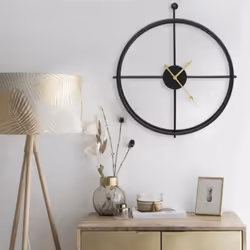 Ajoutez une touche de beauté délicate à votre environnement avec cette horloge murale élégante. L’horloge, autre que d’être c ...