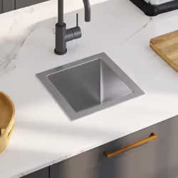 Description générale Profitez de l'avantage de cet évier de cuisine au design contemporain épuré. Le bol carré à finition soy ...