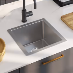 Description générale Profitez de cet évier de cuisine au design contemporain épuré. La vasque à finition soyeuse et satinée a ...