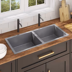 Profitez de l'avantage de cet évier de cuisine au design contemporain épuré. Les deux vasques à finition soyeuse et satinée s ...