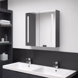Introduisez une esthétique agréable dans votre salle de bain avec notre armoire à miroir de courtoisie LED ! Notre armoire mu ...