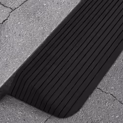 Cet ensemble de 2 rampes de seuil peut être largement utilisé pour aider à déplacer des déambulateurs, des scooters, des faut ...