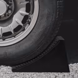 Empêchez votre voiture de rouler avec cet ensemble de cales de roue. La butée de roue est en caoutchouc et présente une const ...