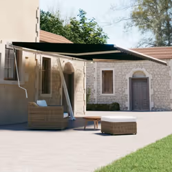 Créez un endroit agréable et frais dans vos espaces extérieurs avec cet auvent rétractable ! Construit avec un cadre en alumi ...