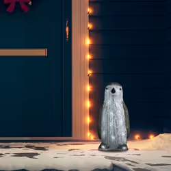 Cette figurine de pingouin attire tous les regards. Apportez-la chez vous et créez la présentation parfaite du festival cette ...