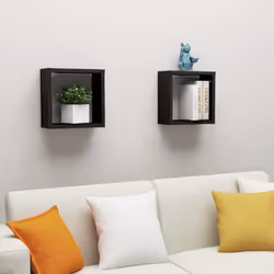 Cet ensemble d'étagères murales en forme de cube avec le design pratique est destiné à être le point de mire de votre salon,  ...