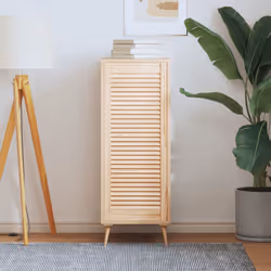 Cette porte d'armoire en bois avec un design à persiennes est un choix parfait que vous souhaitiez une pièce d'accent ou pour ...