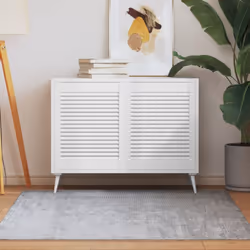 Ces portes d'armoire en bois avec un design à persiennes sont un choix parfait que vous souhaitiez une pièce d'accent ou pour ...