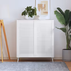 Ces portes d'armoire en bois avec un design à persiennes sont un choix parfait que vous souhaitiez une pièce d'accent ou pour ...
