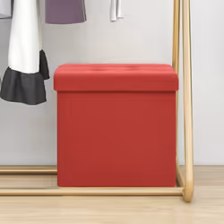 Ce tabouret de rangement pliable polyvalent et doux présente un design douillet qui convient à tout décor intérieur. Il peut  ...