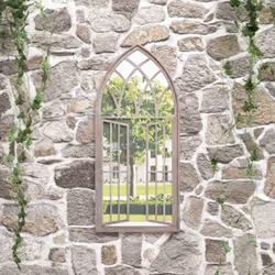 Le miroir de jardin sera un supplément original et attrayant à l'espace extérieur. Le miroir est fait de fer durable avec un  ...