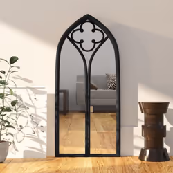 Ce miroir est idéal pour ajouter de la lumière dans un coin sombre ou créer un point de mire intéressant. Cadre stable et rob ...