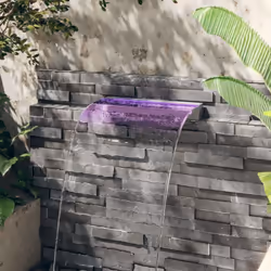 Ce déversoir pour cascade avec des lumières LED colorées constitue un supplément décoratif à votre étang ou piscine. Obtenez- ...