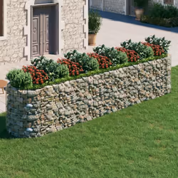 Ce lit surélevé en gabion est un moyen pratique de créer une bordure solide pour les fleurs dans votre jardin et sur votre te ...