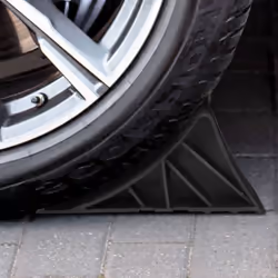 Ces cales de roue peuvent vous aider efficacement à maintenir vos remorques en place en toute sécurité. Matériau durable : fa ...