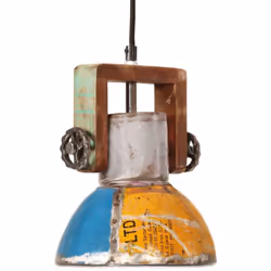 Cette lampe suspendue, avec une longueur totale de 108 cm et un diamètre de 19 cm de l'abat-jour, est définitivement un point ...
