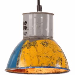 Cette lampe suspendue, avec une longueur totale de 120 cm et un diamètre de 17 cm de l'abat-jour, est définitivement un point ...