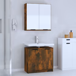 Cet ensemble d'armoires de salle de bain attrayant, avec un grand espace de rangement, présente un design élégant mais pratiq ...