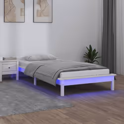 Ce cadre de lit en bois avec lumières LED, au design simple mais intemporel, constitue un ajout vraiment pratique et décorati ...