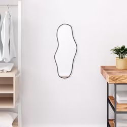 Ajoutez une touche d'esthétique minimaliste à votre décor avec ce miroir mural pratique ! Matériau durable : ce miroir de cou ...