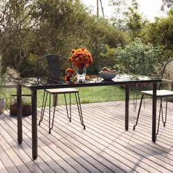 Renouvelez votre coin repas avec cette table à manger de jardin ! Elle ajoute à la fois un charme élégant et contemporain à v ...