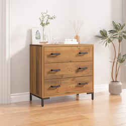 Cette commode en bois dégage un charme vintage et sera la pièce maîtresse de votre intérieur. Bois de pin massif : le buffet  ...