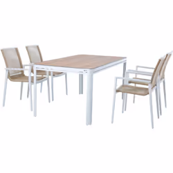 L'ensemble Table et chaises de jardin AXI Zora vous permet de passer des moments agréables dans votre jardin ou sur votre ter ...