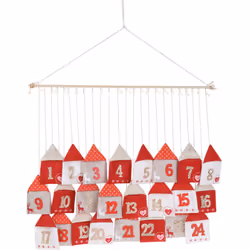 Le calendrier de l'Avent Cottage 70 x 60 cm est le moyen idéal pour préparer votre maison et votre intérieur à la période spé ...