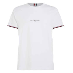 T-shirt en coton polyvalent avec une forme contemporaine tandis que le branding iconique sur la poitrine ajoute juste assez de déta