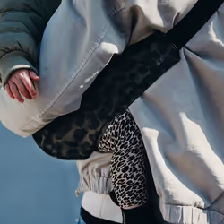 Wildride Porte-bébé Léopard Gris - Vue supplémentaire 5